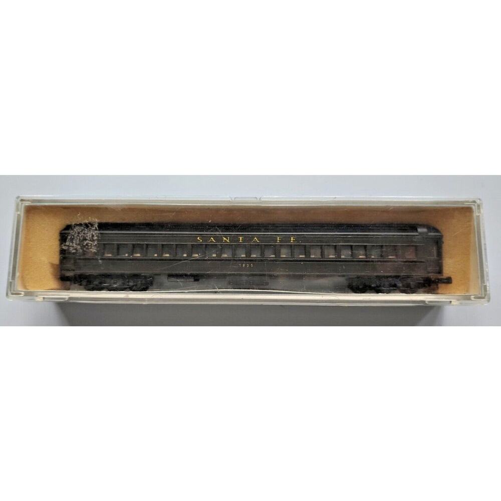 PMI N Scale Trains, 1820 Coach ATSF in Case, Santa Fe 1835 U105-27